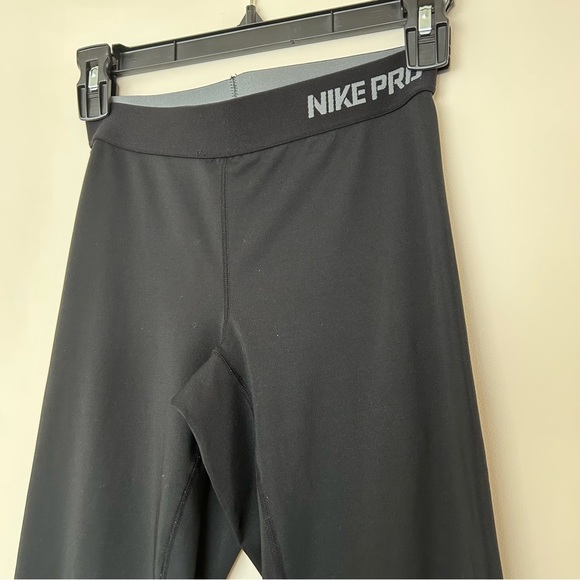 Women’s Nike Pro Capri Leggings - Picture 5 of 12